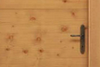 Modello giglio. Porta di legno massiccio in larice con nodi, verniciato naturale.