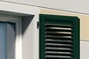 Serramenti in PVC con persiane in PVC a lamelle orientabili.